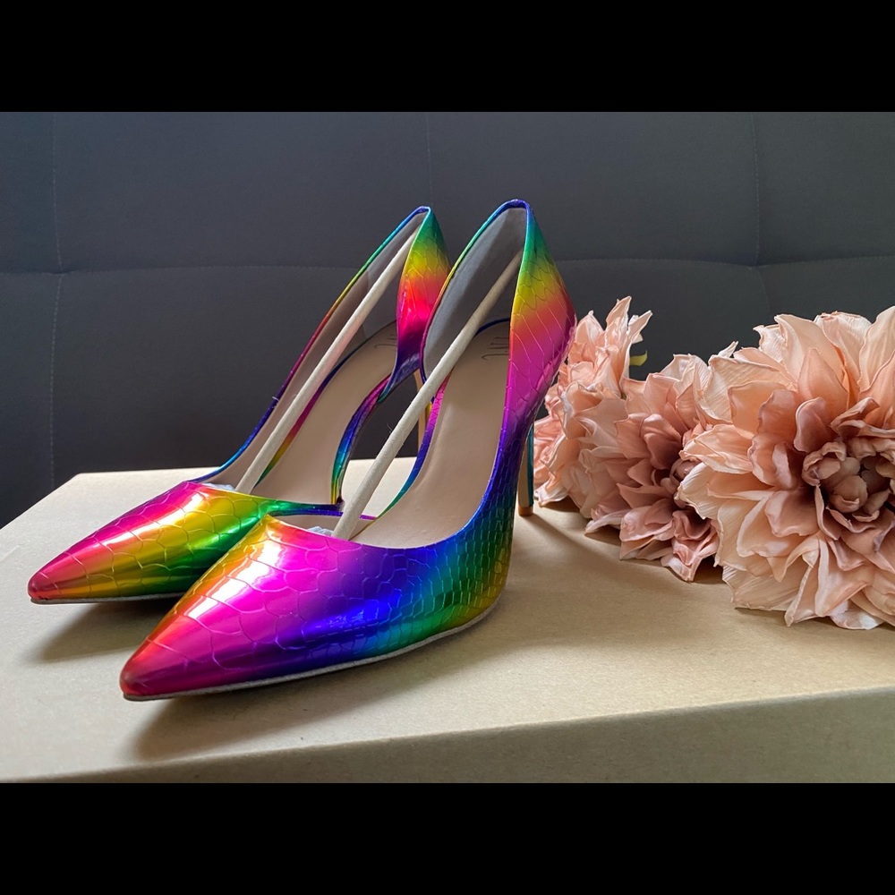 Brand New INC pumps 9.5 Metallic multicolored